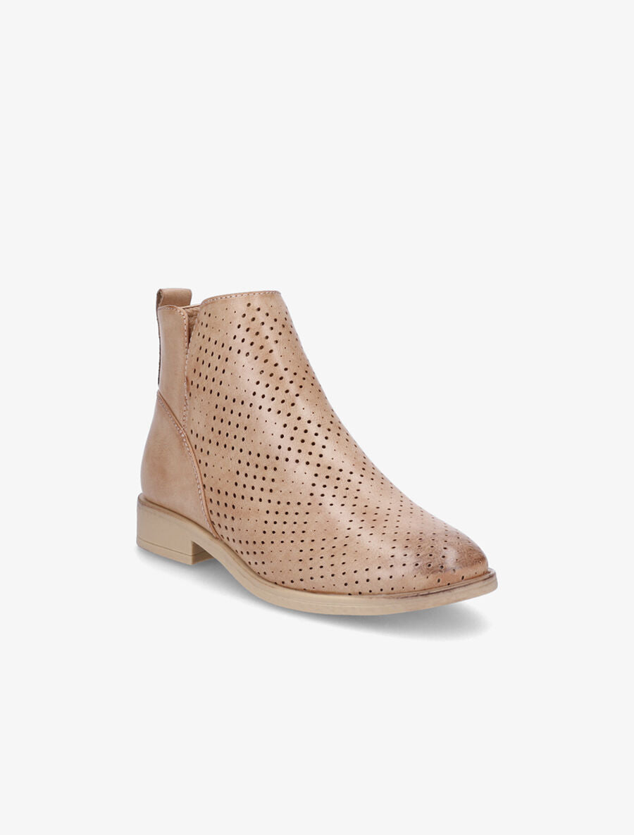 Bottines en simili perforé et chevilles fendues - Camel - 2