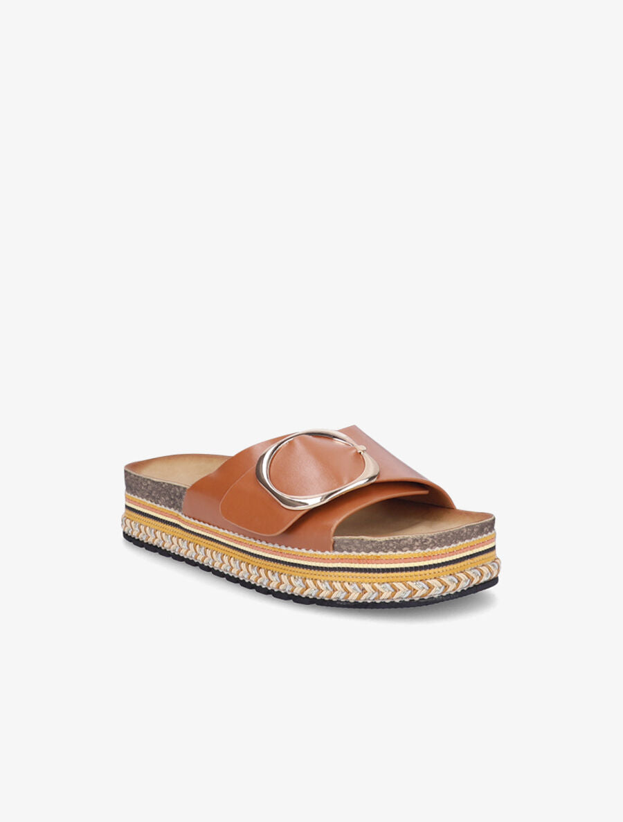 Claquettes à boucle et semelle stylisée - Camel - 2
