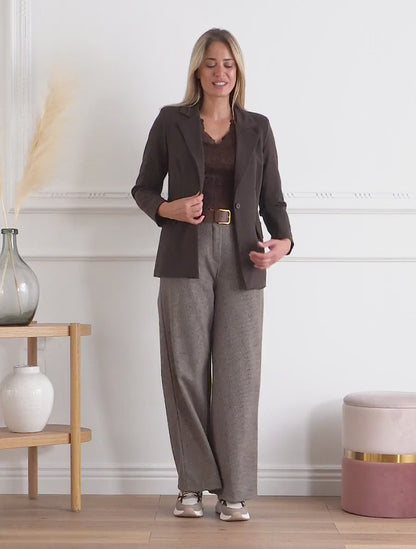 Look Adonia